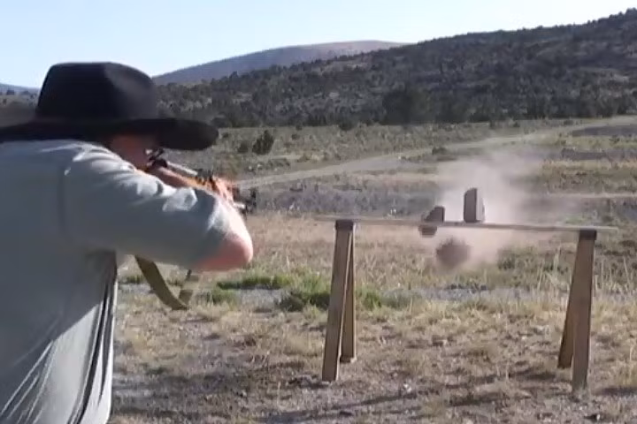 Sơ tốc đạn ở đầu nòng CKC là 735m/giây.