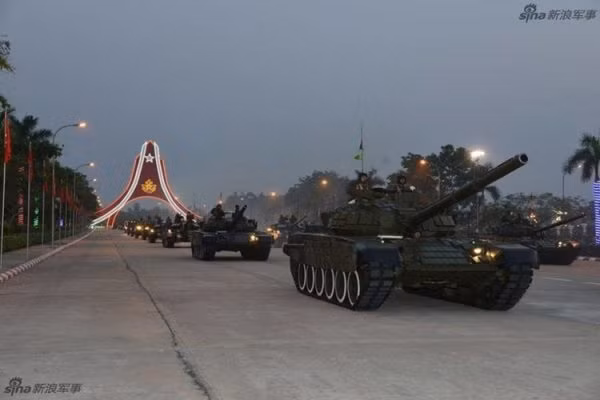 Ngoài ra, trong lực lượng tăng thiết giáp của Myanmar còn có sự có mặt của 50 chiếc xe tăng chủ lực chiến trường loại MBT-2000. Đây chính là những yếu tố giúp lực lượng tăng thiết giáp của Myanmar trở thành một trong những lực lượng "có số có má" nhất trong khu vực. Nguồn ảnh: Sina.