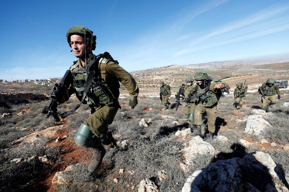 Ở vị trí thứ 8 là Israel với "khách ruột" là Ấn Độ với 49% sản lượng vũ khí xuất khẩu, tiếp theo đó là Azerbaijan với 13% và thứ ba là Việt Nam với 6,3%. Trong thời gian từ năm 2008 tới 2012, doanh thu từ xuất khẩu vũ khí của Israel đã tăng tới 55%. Nguồn ảnh: BI.