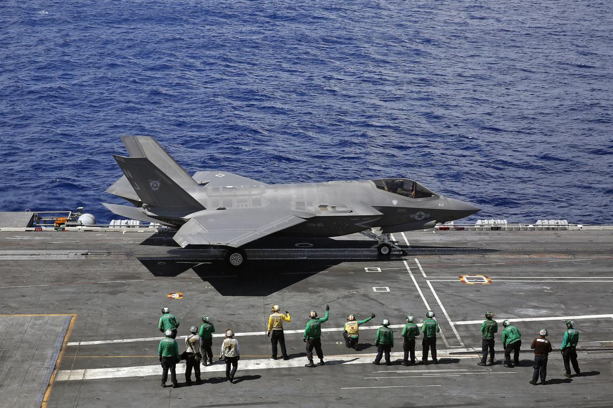 Mặc dù vậy, việc sửa chiếc mũ bay này nhanh nhất có thể đang là mục tiêu mà Lockheed Martin và Hải quân Mỹ mong muốn nhất. Tuy nhiên có thể khẳng định, cho tới khi F-35C được đưa vào phục vụ với số lượng lớn trong quân đội, chắc chắn nó sẽ còn gặp nhiều vấn đề hơn nữa. Nguồn ảnh: BI.