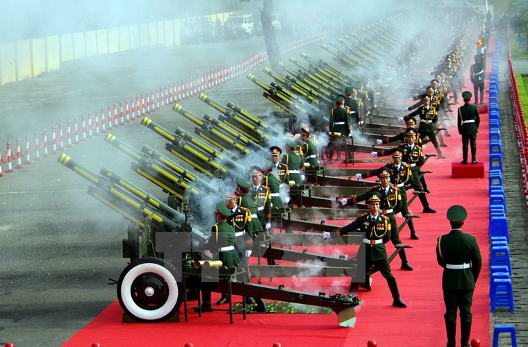 Chương trình diễu binh, diễu hành có sự tham gia của tổng cộng khoảng 30.000 người đại diện cho các lực lượng vũ trang nhân dân, lực lượng quần chúng và cả các lực lượng xã hội như cựu chiến binh, nông dân, tri thức, doanh nhân, đại diện các dân tộc Việt Nam,... Nguồn ảnh: Baomoi.