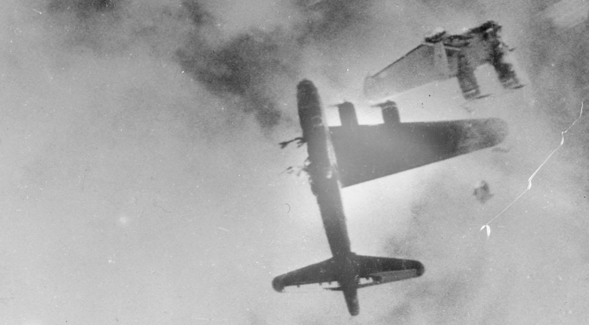 Thiệt hại của các cường quốc tham gia Chiến tranh Thế giới thứ hai kể từ năm đầu tiên 1939 cho đến 1945 gần như không thể đong đếm bằng những con số, nếu chỉ tính riêng các loại phương tiện chiến tranh như máy bay, xe tăng, xe thiết giáp cùng pháo tự hành dưới mặt đất đã là những con số khổng lồ kể cả so với nền công nghiệp chế tạo, lắp ráp hiện đại ngày nay. Nguồn ảnh: WWIIhistory.