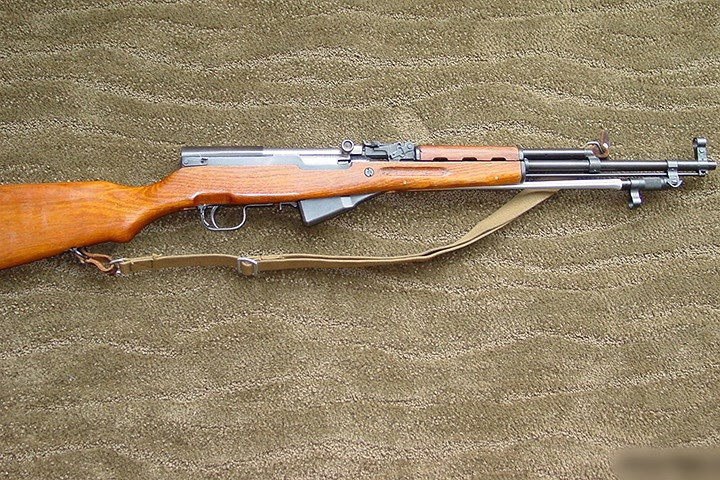 CKC thích hợp với nhiệm vụ bắn tỉa. Súng bắn xa hơn và chính xác hơn so với tiểu liên AK.