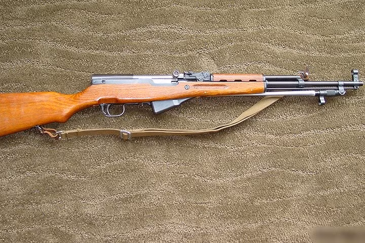 CKC thích hợp với nhiệm vụ bắn tỉa. Súng bắn xa hơn và chính xác hơn so với tiểu liên AK.