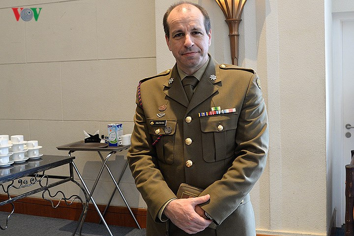 Thiếu tá John Howlett (thuộc Lục quân Australia) cho biết, đây là lần đầu tiên ông tới Việt Nam và ông đã có một trải nghiệm thật tuyệt vời, đặc biệt là với chuyến thăm vịnh Hạ Long trong khuôn khổ chương trình Hội thảo.