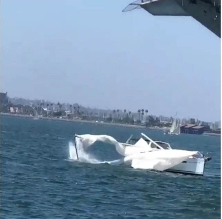 Ngay sau cú va chạm, phần cột buồm của chiếc thuyền buồm đã bị gẫy và đổ ngay lập tức. Nguồn ảnh: Onscene.