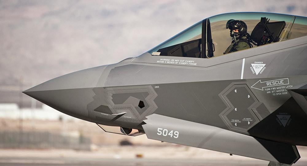 Được hy vọng sẽ có độ cơ động tương đương với F-16 nhất là ở những pha nhào lộn tốc độ cao. Đây cũng được đánh giá là một chiến đấu cơ tốt hơn F-16 về mọi mặt bao gồm tàng hình, khả năng mang vũ khí, tầm hoạt động, kiểu dáng khí động học,... Nguồn ảnh: BI.