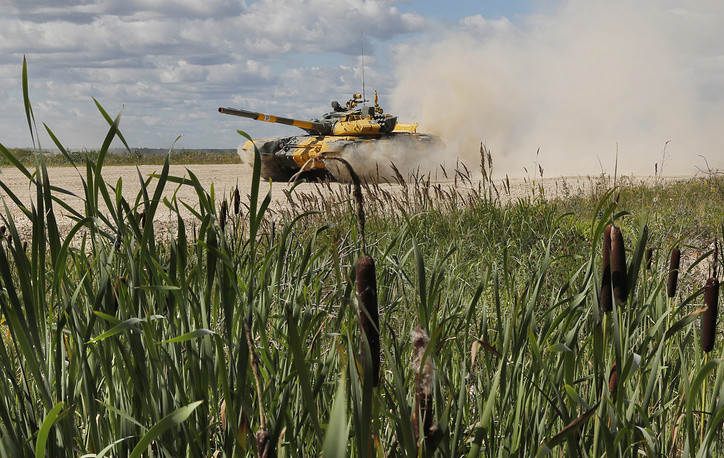 Đội đua Venezuela với chiếc xe tăng màu vàng giống với màu của đội tuyển Việt Nam tham gia giải đấu tăng năm nay. Nguồn ảnh: TASS.
