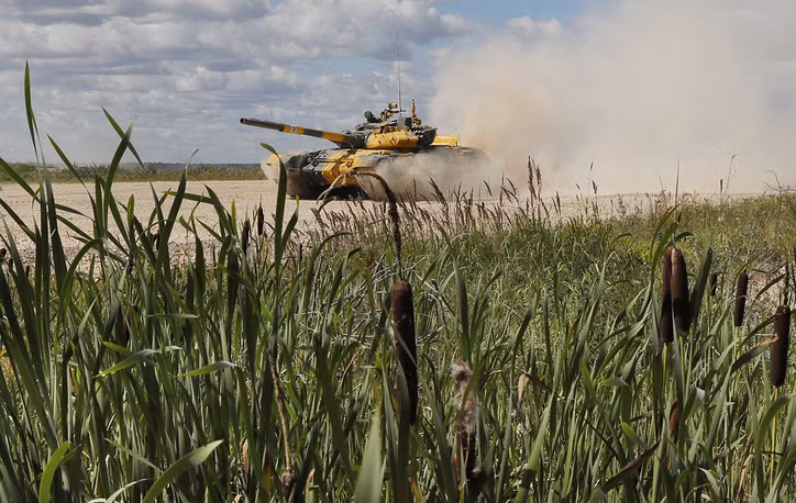 Đội đua Venezuela với chiếc xe tăng màu vàng giống với màu của đội tuyển Việt Nam tham gia giải đấu tăng năm nay. Nguồn ảnh: TASS.