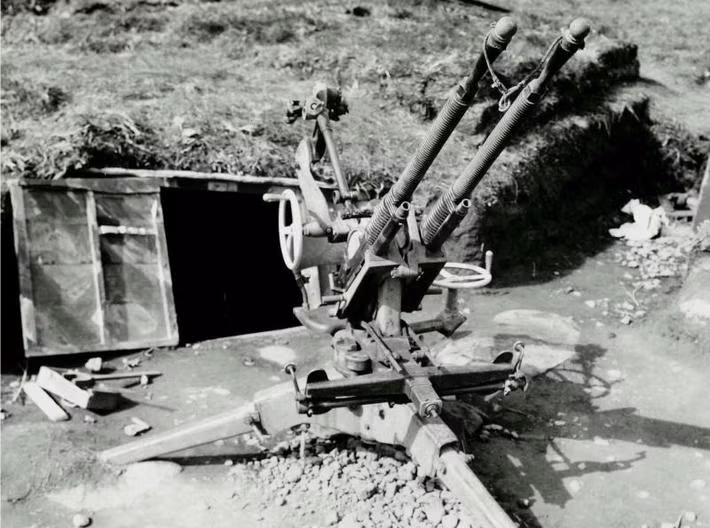 Để tăng cường hiệu quả phòng không, các quốc gia sử dụng súng máy M1929 thường gắn nhiều khẩu súng vào một cơ cấu bắn để có thể đạt được mật độ đạn dày đặc tối đa khi nhắm bắn máy bay địch.