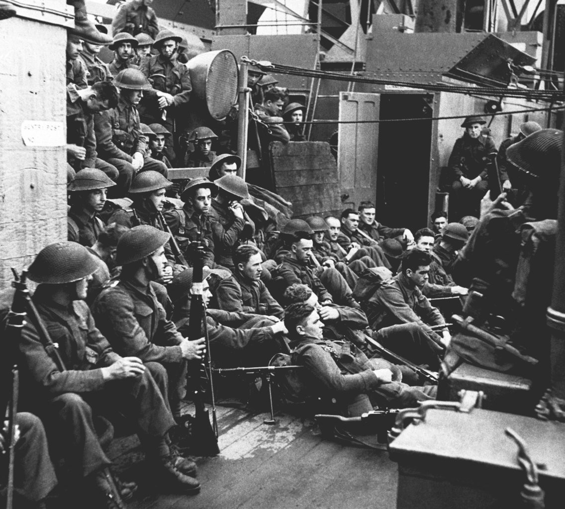 Đối đầu với họ là quân đội Italy và sau này là quân tiếp viện từ Đức với quân số tổng cộng tối đa khoảng 252.000 lính Italia, 60.000 lính Đức, 260 xe tăng và 1400 máy bay. Nguồn ảnh: BI.