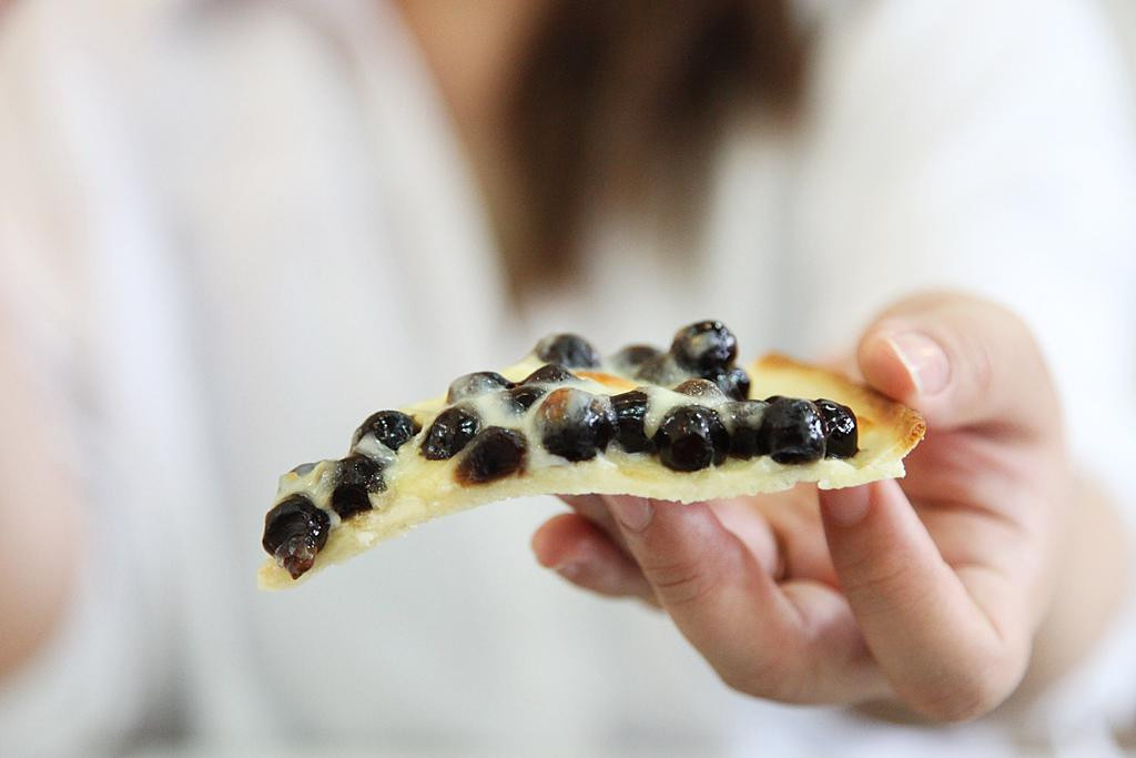 Được biết, giá một chiếc bánh pizza trân châu này vào khoảng 149 Đài tệ (hơn 100 nghìn VNĐ). Ngay lập tức sau khi xuất hiện, nhà hàng đã đã thu hút một lượng lớn khách đến "check-in" và thưởng thức.