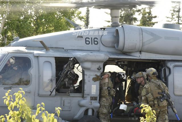 Tuy nhiên, cũng có không ít kíp lái cứu hộ phải bỏ mạng trên chiến trường do họ quá liều lĩnh tiếp cận vào vùng chiến sự để cố gắng đưa thương binh quay trở về. Nguồn ảnh: Sina.
