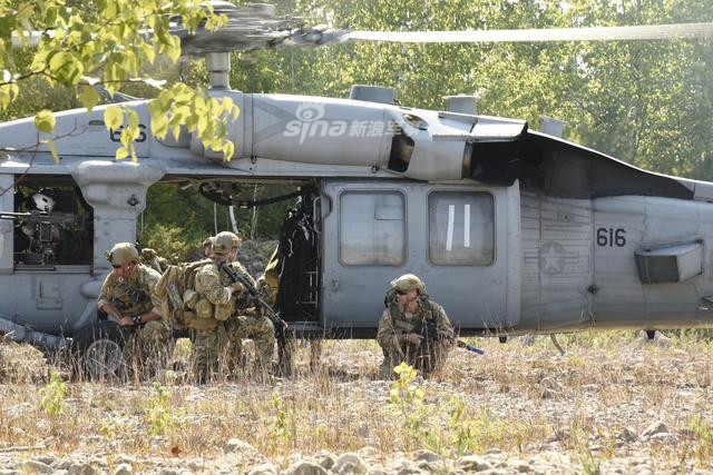 Thông thường, các nhiệm vụ giải cứu của các phi đội Pararescuemen sẽ diễn ra bằng trực thăng. Trong trường hợp có thương binh, sử dụng trực thăng sẽ giảm bớt thời gian người lính phải chờ để được cấp cứu. Nguồn ảnh: Sina.