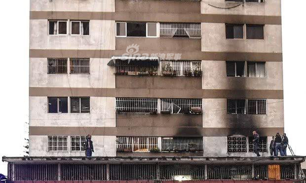 Khu nhà bị tình nghi là nơi các máy bay không người lái được triển khai và là nơi những kẻ thực hiện vụ khủng bố sử dụng làm "đại bản doanh" đã bị đặc nhiệm chống khủng bố của Venezuela tấn công và lục soát ngay sau đó. Nguồn ảnh: Sina.