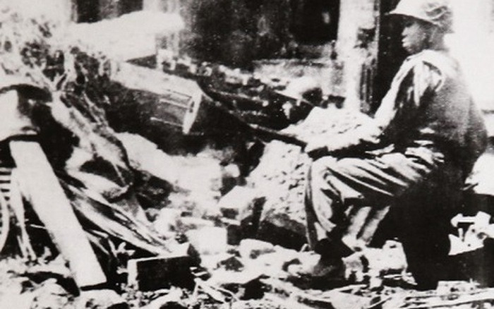 Theo đó loại vũ khí chống tăng được Việt Minh thu giữ của quân Nhật và tiếp tục sử dụng trong thời kỳ "Toàn Quốc Kháng Chiến" chính là bom ba càng. Nguồn ảnh: QĐND.