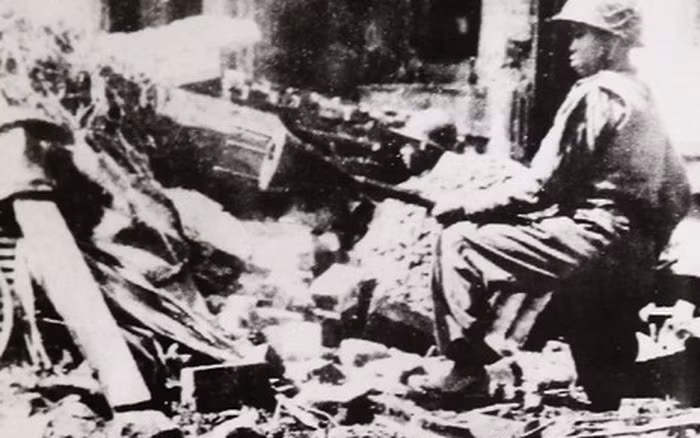 Theo đó loại vũ khí chống tăng được Việt Minh thu giữ của quân Nhật và tiếp tục sử dụng trong thời kỳ "Toàn Quốc Kháng Chiến" chính là bom ba càng. Nguồn ảnh: QĐND.