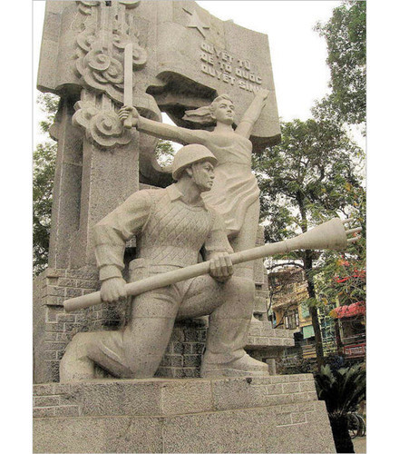 Tuy nhiên, hình ảnh người chiến sĩ cảm tử quân với bom ba càng trên tay sẵn sàng quyết tử cho tổ quốc quyết sinh vẫn luôn là hình ảnh sống mãi trong lòng người dân thủ đô. Nguồn ảnh: Trip.