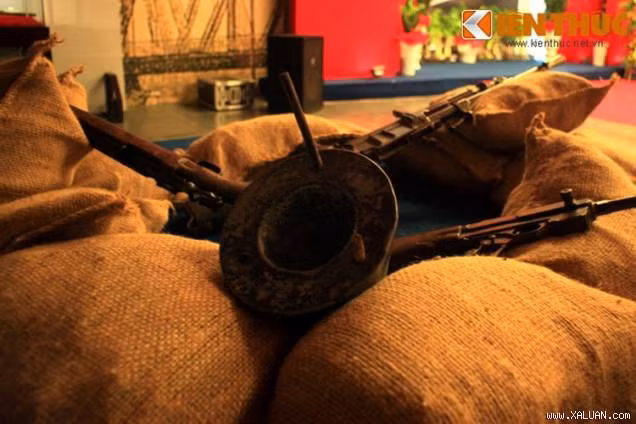 Một quả "bom ba càng" được mô phỏng lại trong cuộc triển lãm toàn quốc kháng chiến.