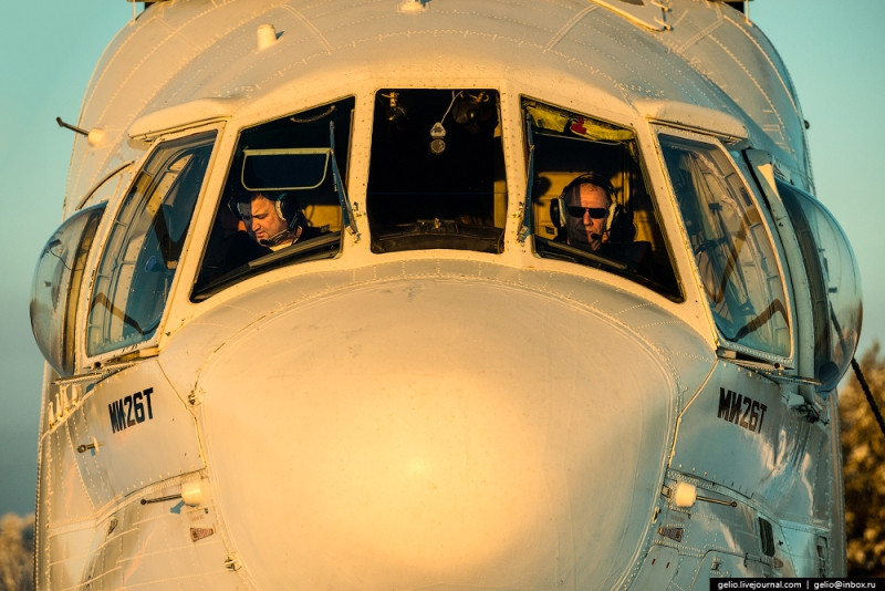 Trực thăng được trang bị 2 động cơ Lotarev D-136 AI-136. Loại động cơ này cung cấp tổng cộng tới 12.000 sức ngựa cho phép MI-26 bay được với tốc độ 295 km/h và đạt tốc độ hành trình khoảng 255 km/h. Nguồn ảnh: Arms-expo.