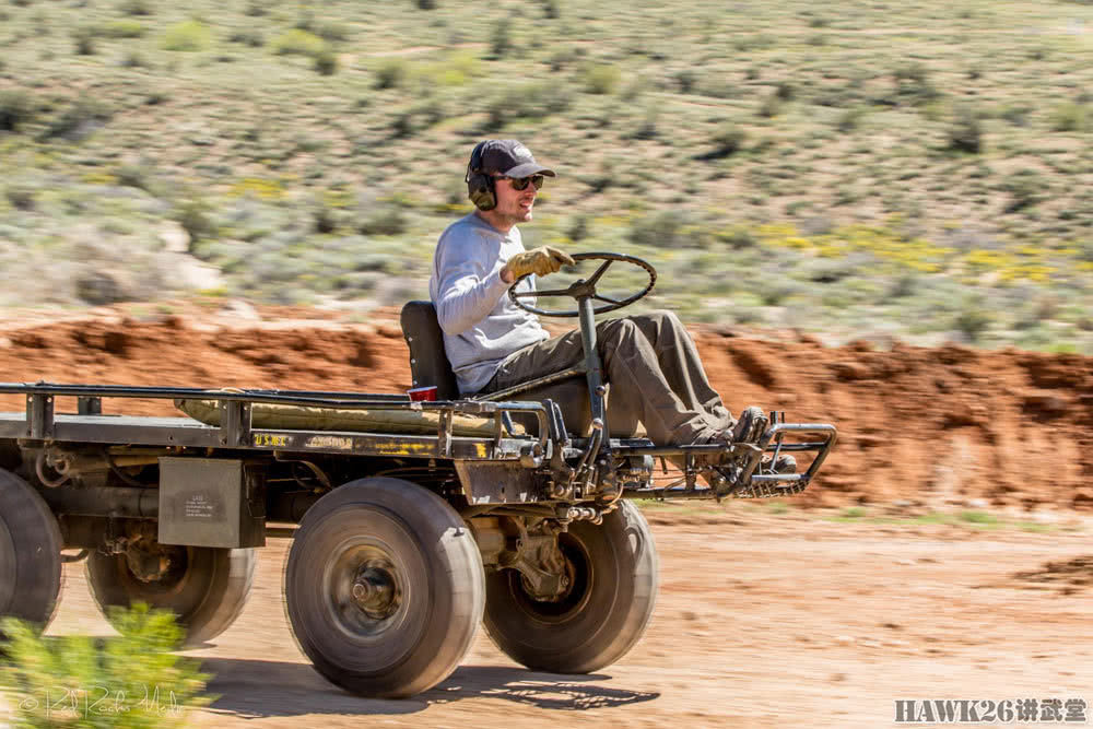 Loại xe vận tải từng xuất hiện trong Chiến tranh Việt Nam cũng có mặt trong triển lãm này và tất nhiên, nó cũng làm nhiệm vụ vận tải. Nguồn ảnh: Hawk26.