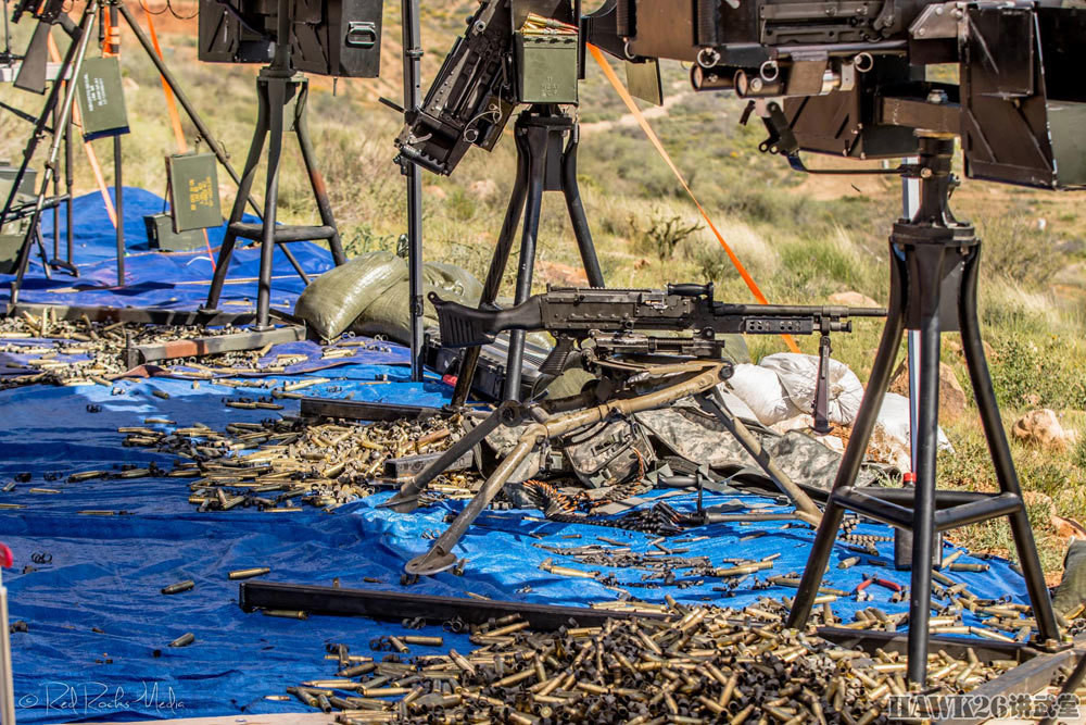 Vỏ đạn chất thành đống sau màn "vãi đạn" của những tay cao bồi Mỹ. Nguồn ảnh: Hawk26.