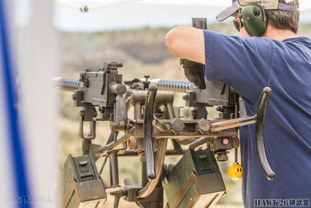 Giá đỡ súng máy của một dàn hai khẩu .50 Cal. Nguồn ảnh: Hawk26.