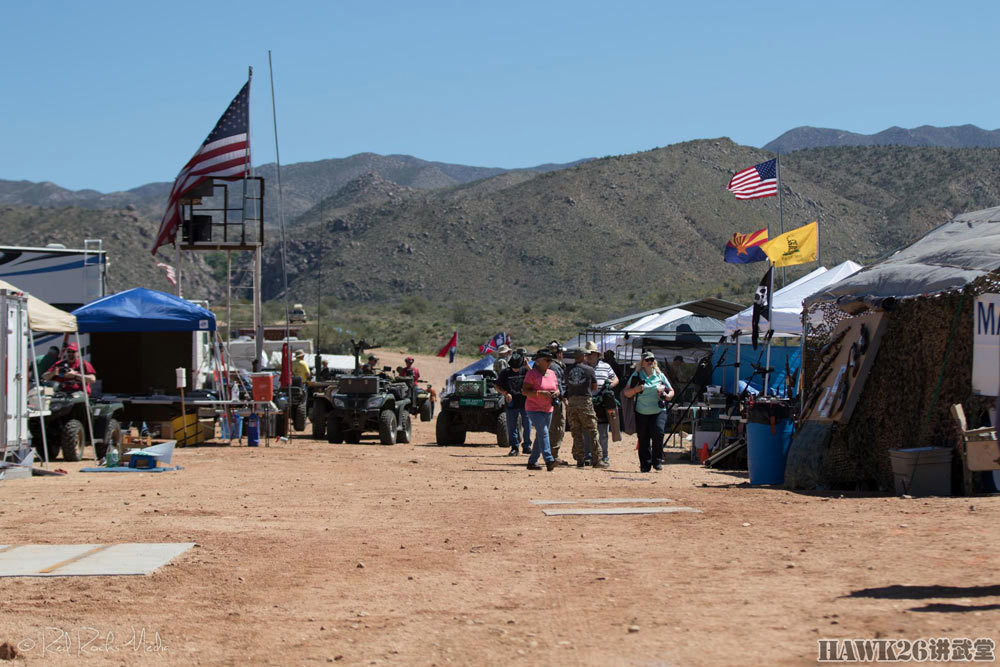 Ngoài súng, The Big Sandy còn có sự tham gia của rất nhiều phương tiện chiến đấu hạng nặng, có năm còn có cả xe tăng. Nguồn ảnh: Hawk26.
