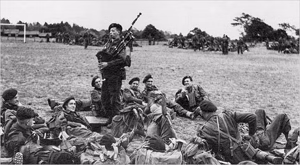 Nhung nguoi hung khong can toi vu khi trong CTTG 2-Hinh-2