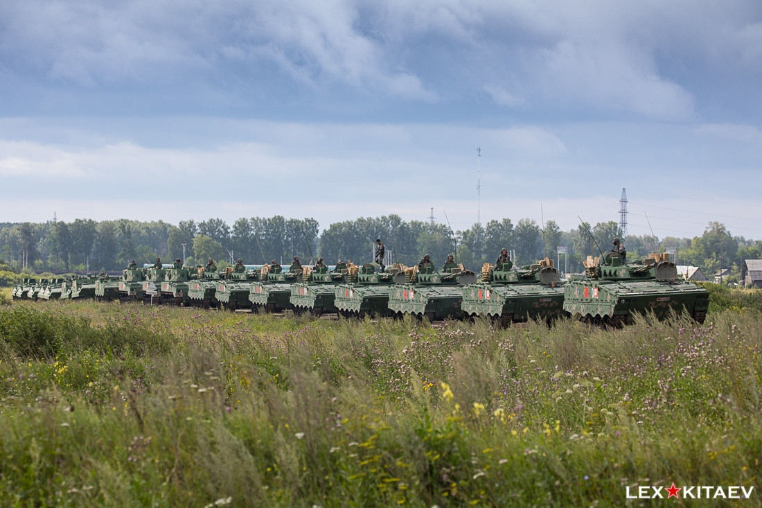 Cận cảnh dàn thiết giáp Trung Quốc tham gia tập trận tại Nga, báo giới Trung Quốc khẳng định, đây chưa phải các đơn vị tinh nhuệ nhất của Trung Quốc nhưng là một trong những đơn vị được trang bị hiện đại nhất của nước này. Nguồn ảnh: QQ. Nguồn ảnh: Lex Kitaev.