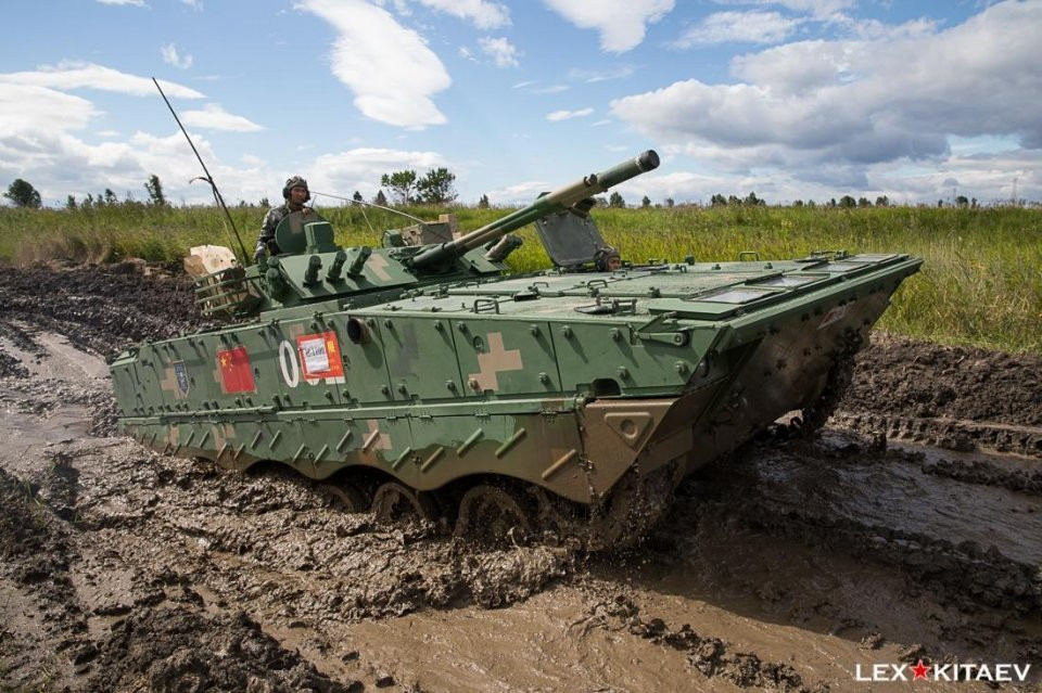 Xe thiết giáp Type 04A - loại xe chiến đấu bộ binh hiện đại bậc nhất của Quân đội Trung Quốc tính tới thời điểm hiện tại tham gia cuộc tập trận "Sứ mệnh Hoà bình 2018". Nguồn ảnh: Lex Kitaev.