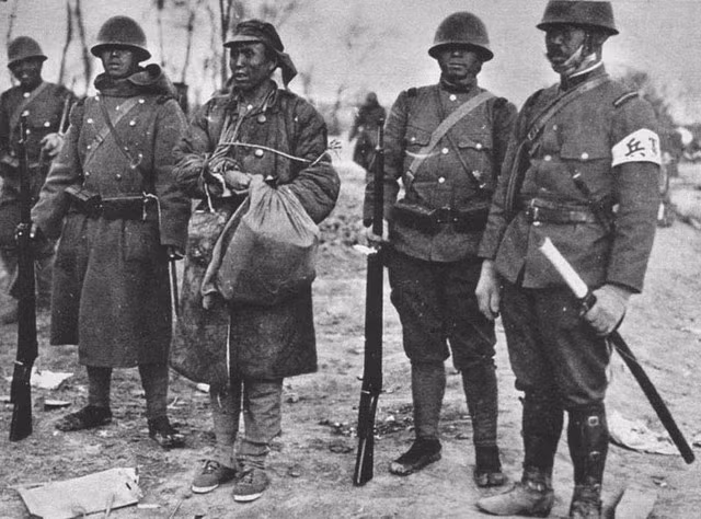 Ví dụ như với các loại tàu chiến, Nhật bị giới hạn về tầm hoạt động và độ giãn nước rất nghiêm ngặt. Với các loại máy bay vận tải, tầm bay cũng bị giới hạn rất hạn chế và khó có thể bay đi bất cứ quốc gia nào khác trừ một vài nước lân cận. Thêm vào đó, quân số của Lực lượng Phòng vệ Nhật Bản cũng bị giới hạn.Nguồn ảnh: Shogun.