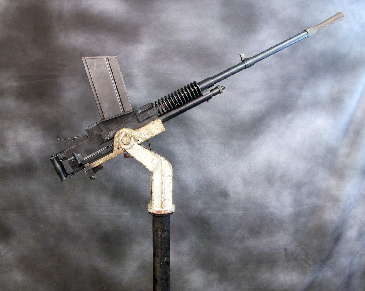 Tổng cộng, Hotchkiss đã chế tạo ra ba phiên bản của khẩu súng này với các cỡ nòng bao gồm 13,2mm, 25mm và 37mm. Tất cả đều là súng máy hạng nặng và được sử dụng vào mục đích chính đó là làm súng máy phòng không.