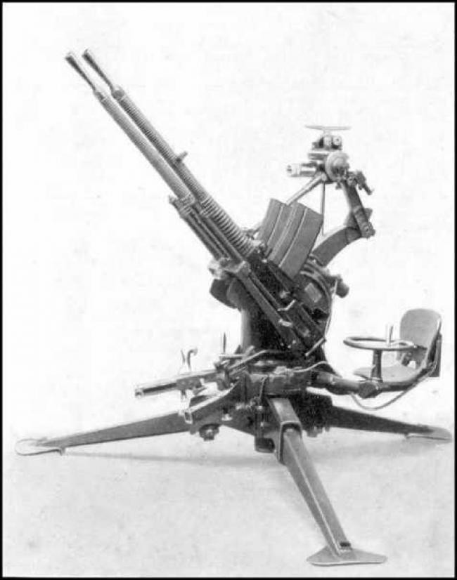 Về cơ bản, cỡ đạn 13,2 mm ngoài việc khó sản xuất, không có nhiều súng sử dụng thì lại đặc biệt hiệu quả trong tác chiến phòng không khi nó có tầm bắn tốt hơn so với cỡ đạn 14,5 mm hay 20 mm. Ngoài ra, sơ tốc đầu nòng của cỡ đạn 13,2mm cũng lớn hơn của loại đạn 20mm. Tóm lại, 13,2x96mm có sức mạnh vượt trội hơn so với loại đạn 20mm cùng thời.