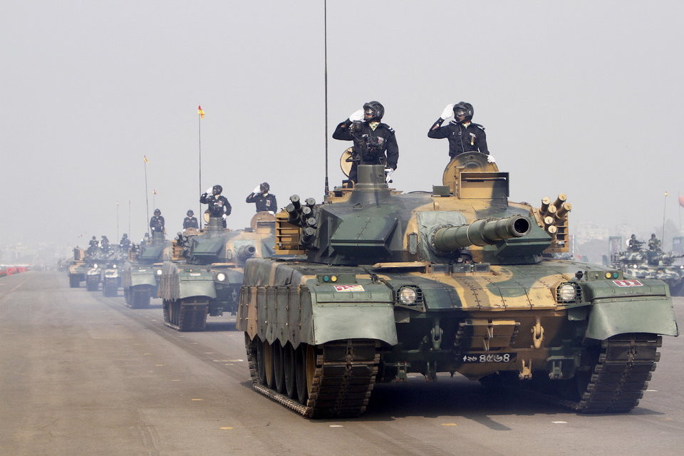 Đứng vị trí thứ 10 trong bảng xếp hạng 10 quốc gia mua nhiều vũ khí Nga nhất là Bangladesh. Trong năm 2017, Bangladesh đã chi tới 93 triệu USD để mua vũ khí từ Nga. Cũng trong năm 2017, những lô BTR-80 cuối cùng trong tổng số... 340 chiếc được nước này đặt hàng Nga từ năm 2014 đã được bàn giao. Nguồn ảnh: BI.