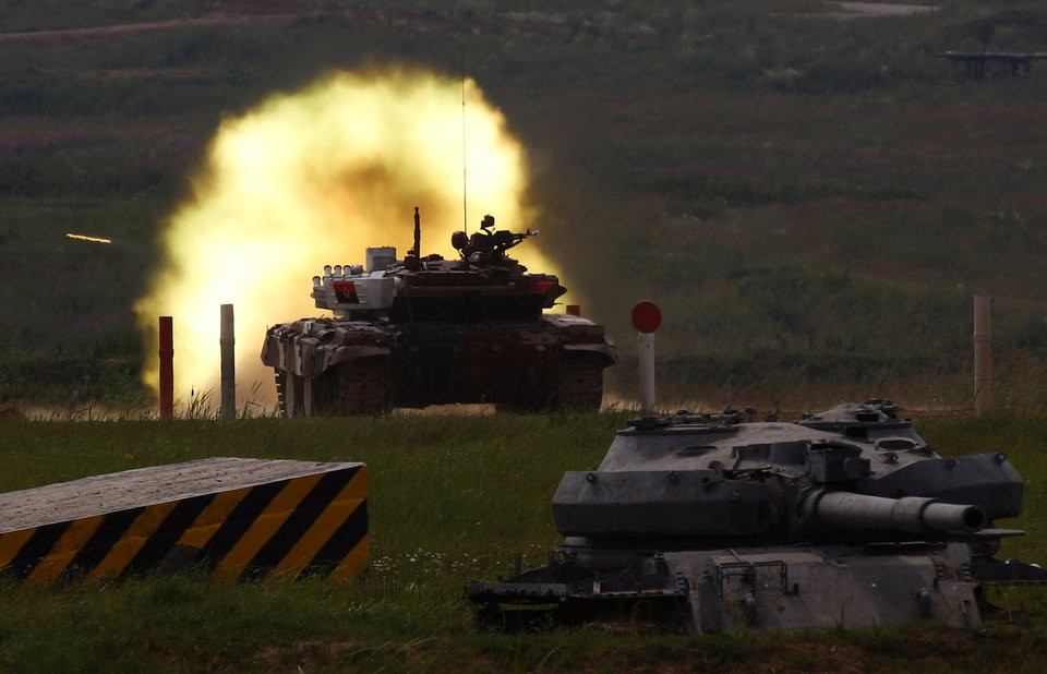 Tiếp đến là Angola với số tiền chi ra là 188 triệu USD. Năm 2017 cũng là năm mà Angola nhận được nốt sáu chiếc tiêm kích Su-30K cuối cùng trong số 12 chiếc nước này đặt mua từ Nga trong năm 2012. Mặc dù vậy theo nhiều nguồn tin, Angola đã phải vay tiền Nga để "mua chịu" những chiếc máy bay này và dường như đây là những chiếc máy bay hàng đã qua sử dụng. Nguồn ảnh: BI.