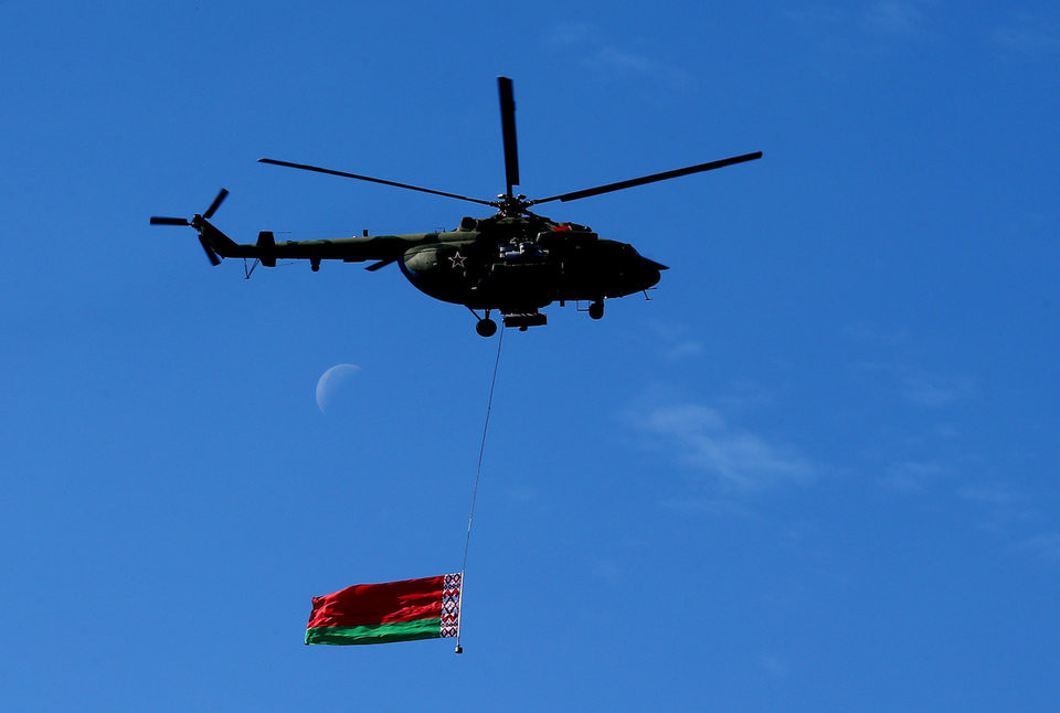 Một quốc gia thân thiết với Nga từ thời Liên Xô như Belarus chắc chắn cũng sẽ góp mặt trong bảng xếp hạng này. Trong năm 2017, Belarus chi tới 145 triệu USD để mua vũ khí từ Nga, trong đó chủ yếu là máy bay Su-30Mk, xe tăng T-72B3 và các tổ hợp tên lửa phòng không Tor. Nguồn ảnh: BI.