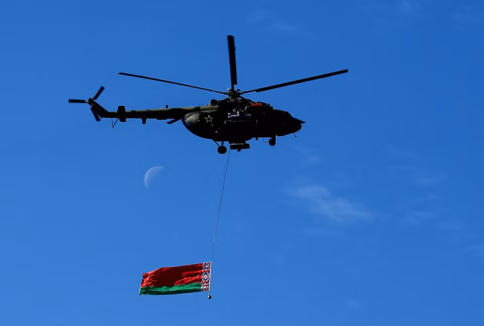 Một quốc gia thân thiết với Nga từ thời Liên Xô như Belarus chắc chắn cũng sẽ góp mặt trong bảng xếp hạng này. Trong năm 2017, Belarus chi tới 145 triệu USD để mua vũ khí từ Nga, trong đó chủ yếu là máy bay Su-30Mk, xe tăng T-72B3 và các tổ hợp tên lửa phòng không Tor. Nguồn ảnh: BI.