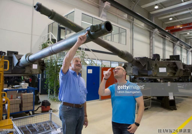 Bên trong nhà máy Heeresinstandsetzungslogistik GmbH (HIL), chủ yếu là các xe tăng Leopard 2 được nâng cấp lên các phiên bản cao hơn. Nguồn ảnh: Getty Images.