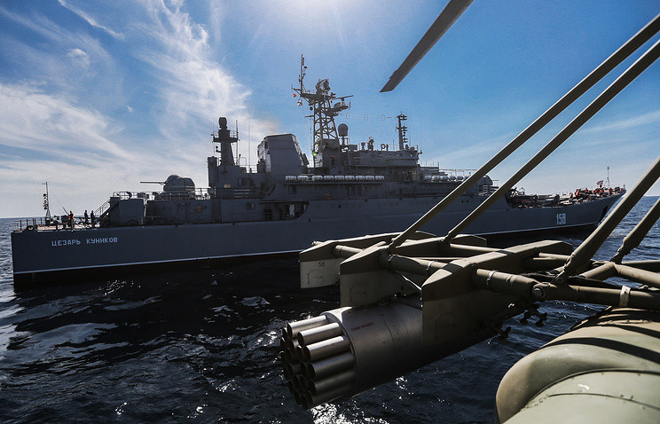 Trước đó, truyền thông Nga và Mỹ đều đồng loạt đưa tin, khu trục hạm dẫn đường mang tên lửa USS Carney của Mỹ với hệ thống chiến đấu Aegis tái hiện diện tại Biển Đen hôm chủ nhật vừa rồi. Nguồn ảnh: Rusnavy.