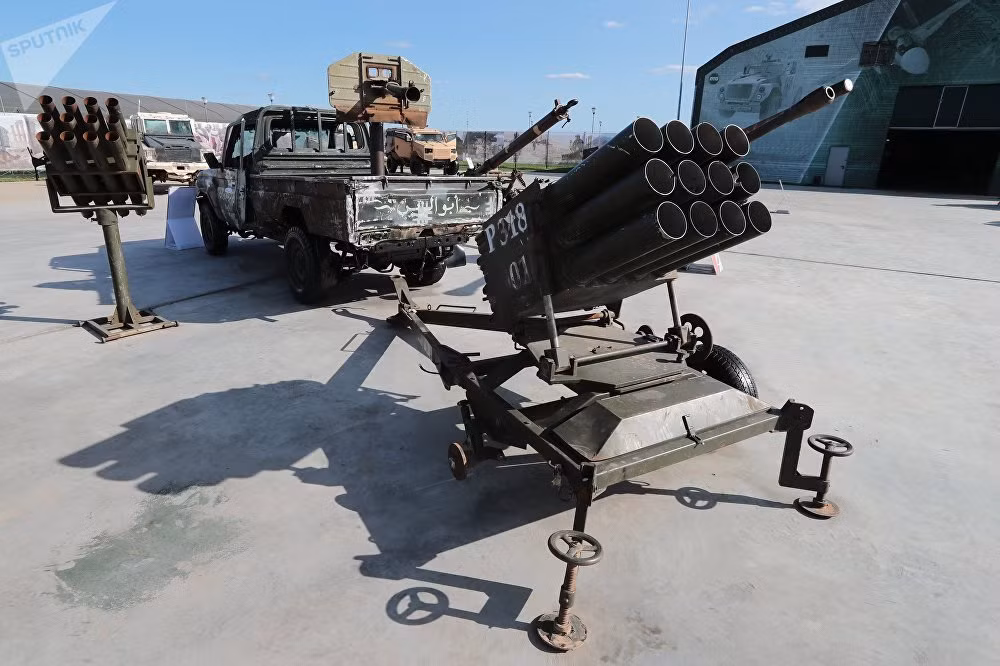 Hệ thống pháo phản lực phóng loạt do IS tự chế sử dụng trên chiến trường Syria. Nguồn ảnh: Sputnik.