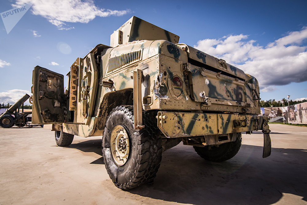 Thậm chí cả xe Hummer - một loại xe địa hình đắt tiền cũng xuất hiện tại chiến trường Syria. Nguồn ảnh: Sputnik.