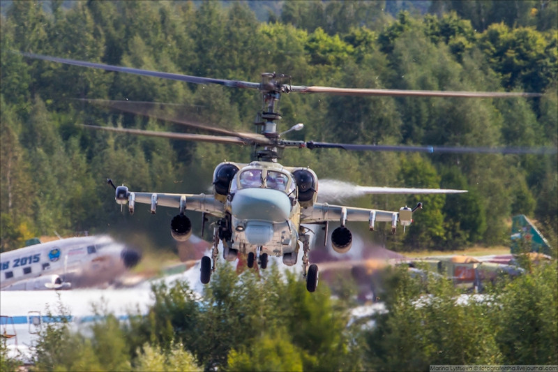 Đây cũng là một trong các loại trực thăng hiếm hoi - nếu không muốn nói là độc nhất thế giới được trang bị ghế phóng thoát hiểm. Nguồn ảnh: Englishrussian.