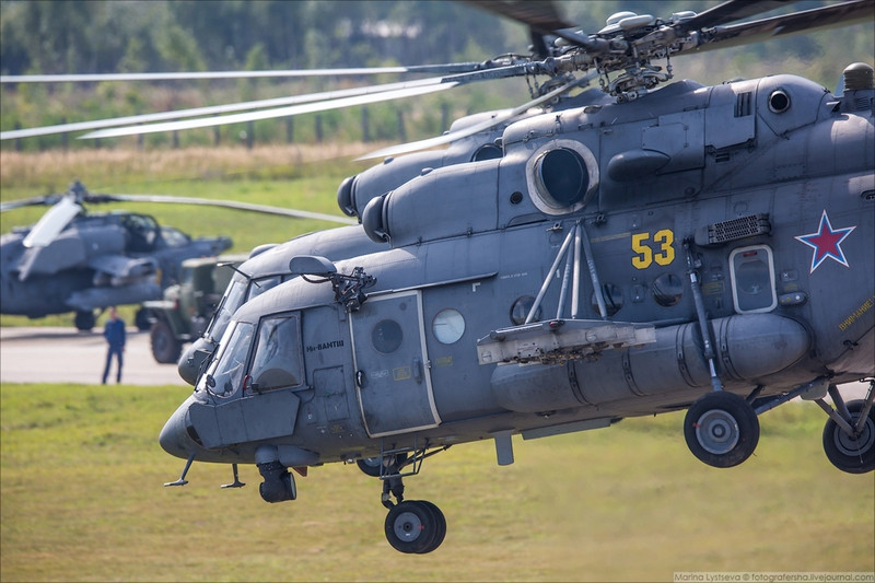 Cận cảnh trực thăng Mi-17 với cánh bên được gắn thêm để mang theo vũ khí khi tác chiến. Nguồn ảnh: Englishrussian.