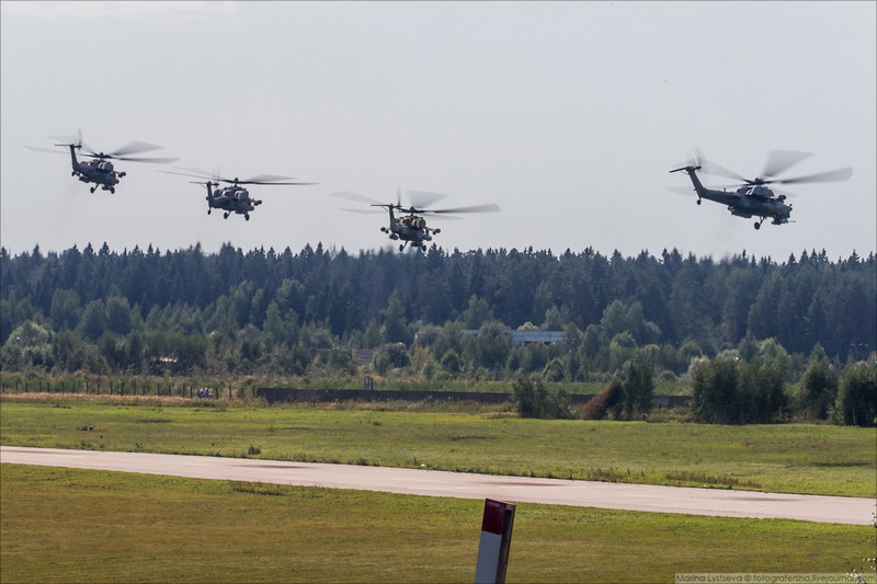 Mi-28N là loại trực thăng chiến đấu tác chiến được trong mọi điều kiện thời tiết, bất kể ngày đêm. Đây được xem là một trong những dòng trực thăng chiến đấu sát thủ diệt tăng hiện nay. Nguồn ảnh: Englishrussian.