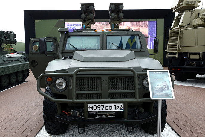 Xe thiết giáp đa dụng Kornet-EM được trang bị kèm hệ thống tên lửa phòng không tầm xa. Nguồn ảnh: TASS.