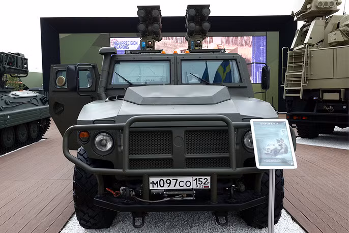 Xe thiết giáp đa dụng Kornet-EM được trang bị kèm hệ thống tên lửa phòng không tầm xa. Nguồn ảnh: TASS.