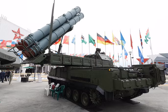 Năm nay, Diễn đàn quân sự quốc tế Army có tổng cộng 26.000 sản phẩm được trưng bày và diễn ra trong thời gian từ ngày 21/8 tới ngày 26/8. Ảnh: Tổ hợp tên lửa Buk-M3 được trưng bày tại khu triển lãm ngoài trời của Army 2018. Nguồn ảnh: TASS.