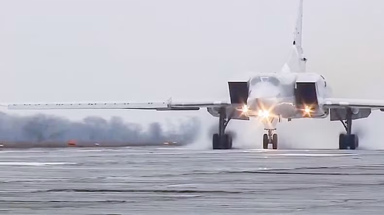 Tu-22M3M là một trong những "sản phẩm" của quá trình nghiên cứu ra loại vũ khí chống tàu sân bay Mỹ mà Nga thực hiện suốt nhiều chục năm qua. Theo các thông tin mới nhất, Tu-22M3M sẽ sử dụng động cơ của Tu-160M2. Nguồn ảnh: Aviation.