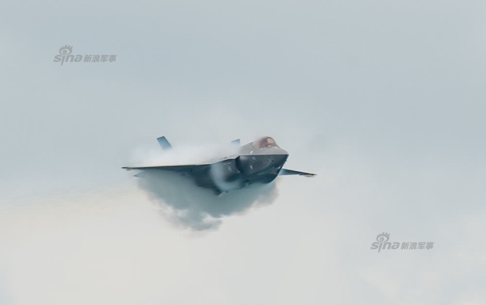 Trên mặt lý thuyết thì mọi phương tiện di chuyển được với tốc độ siêu âm đều sẽ phát ra tiếng nổ siêu thanh. Tuy nhiên trên thực tế chỉ có máy bay và tàu vũ trụ có thể bay được với tốc độ này. Nguồn ảnh: Sina.